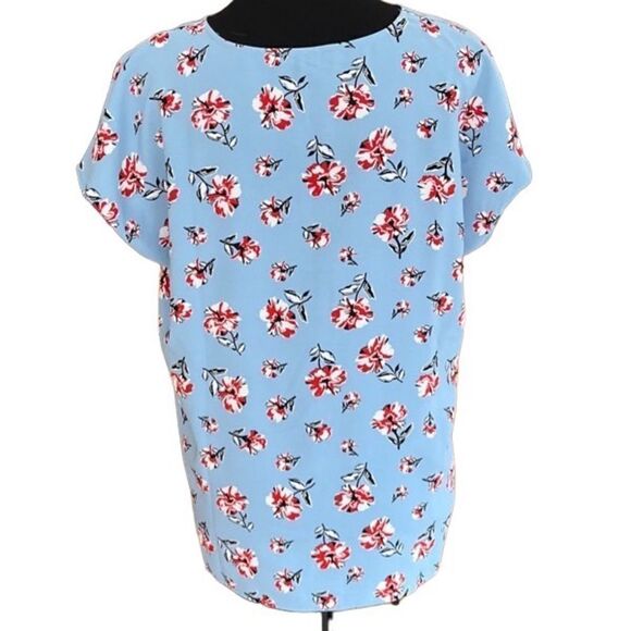 Hilary Radley blue floral v neck cap sleeved relaxed fit top size M. - Picture 2 of 7